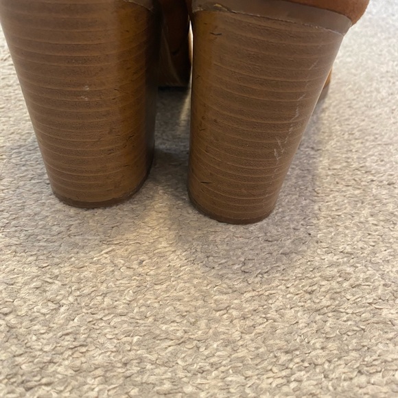 Express Camel Suede Heeled Booties Size 9 - Picture 4 of 7